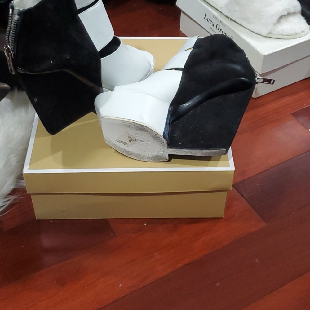 Shoes - Picture 4 of 4